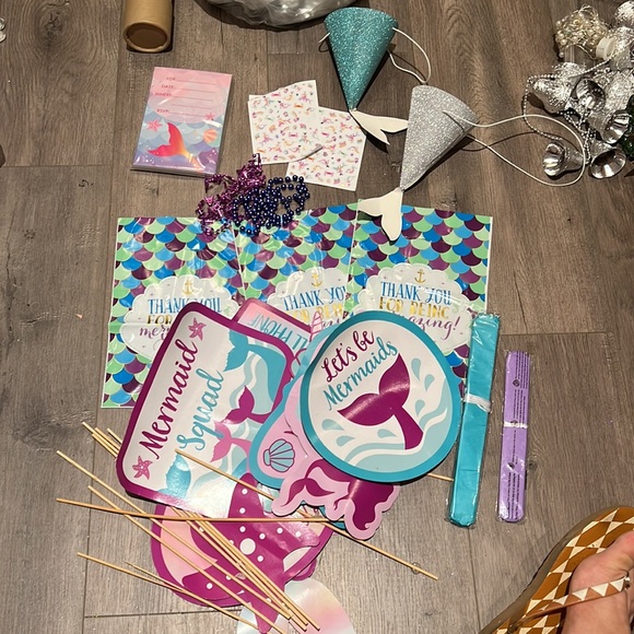 Bundle of a big mermaid banner, 2 happy bday banners. And many other accessories - Picture 6 of 9